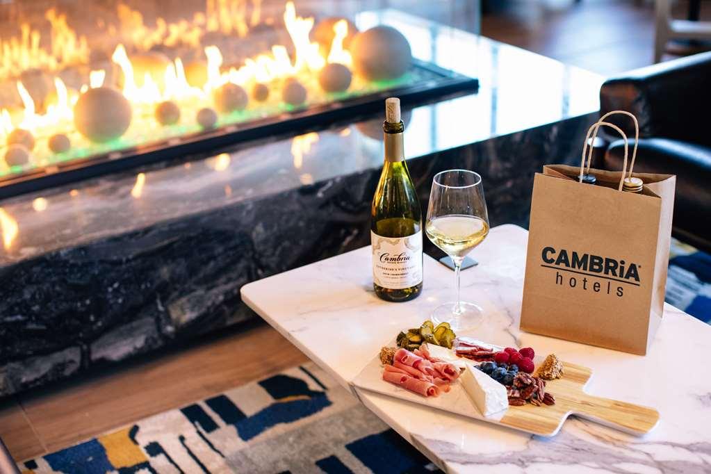 Cambria Hotel Manchester South Windsor 餐厅 照片